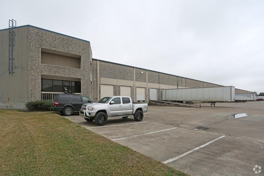 Building 4 279-309 McCarty St photo 1