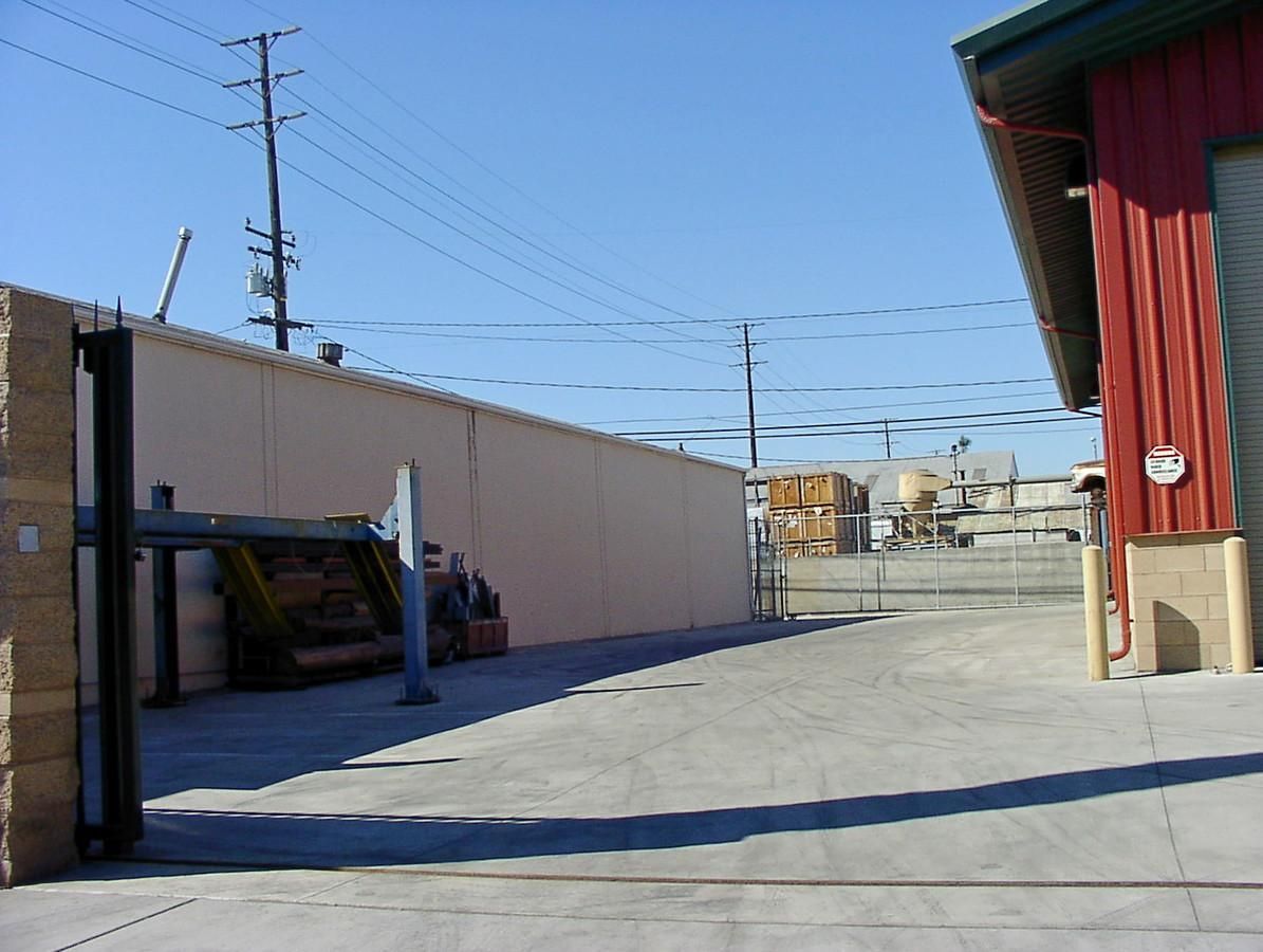 Clean Warehouse - Large Lot photo 2