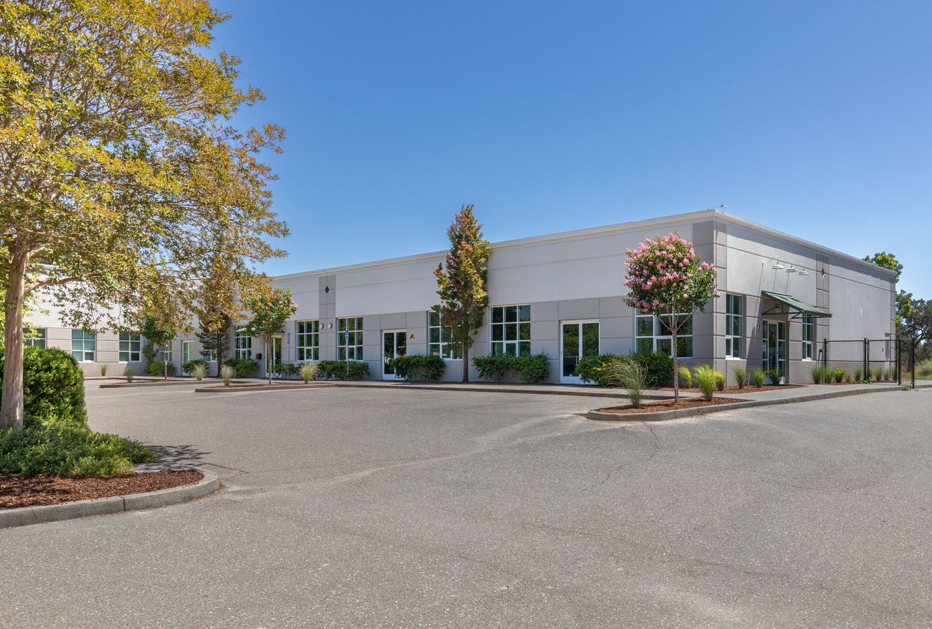 First Class Warehouse & Office Near Highway 101 photo 1