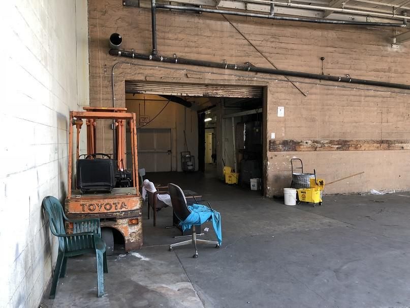 EPIC CORNER WAREHOUSE w/ SOARING CEILINGS photo 4