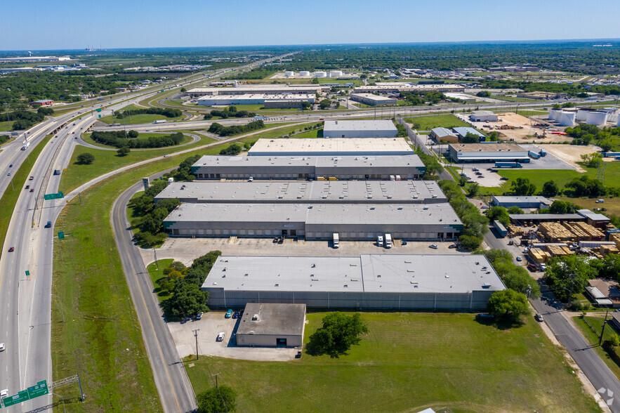 Building 2 8559 NE Loop 410 photo 2