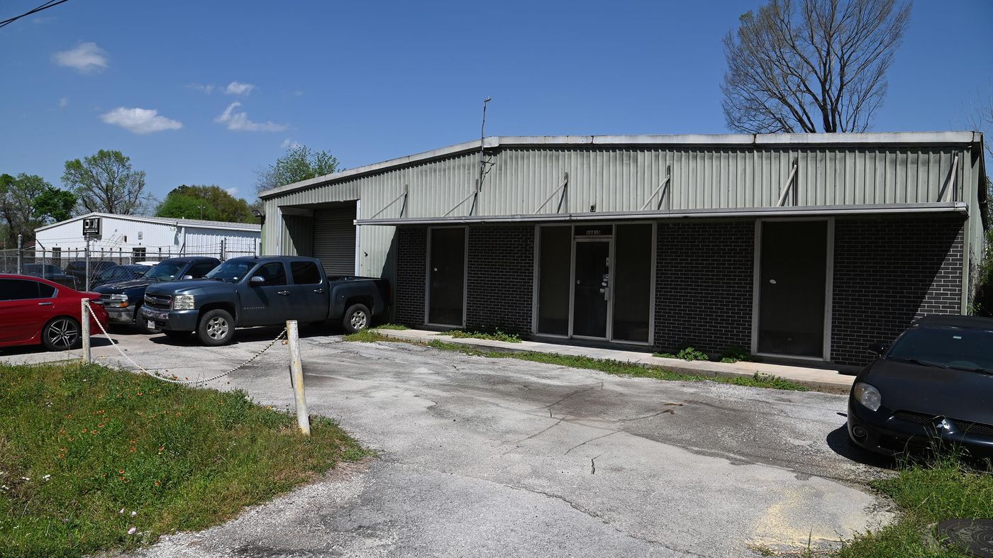 16450 & 16410 Lee Rd photo 3