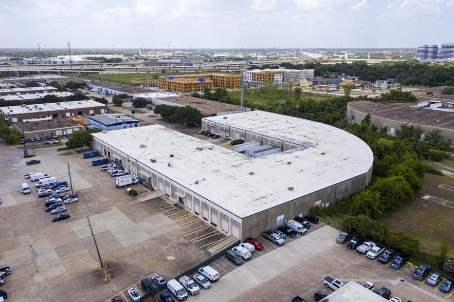 Bldg 1 1350-1398 Salford Dr photo 1