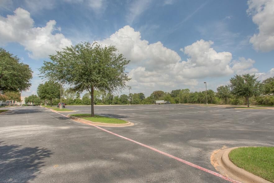 100% HVAC Warehouse just South of DFW Airport 15051 FAA Blvd photo 3