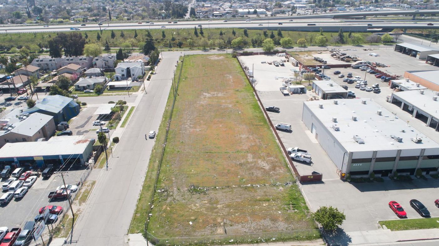 BRAND NEW OFFICE/WAREHOUSE BUILDING photo 2