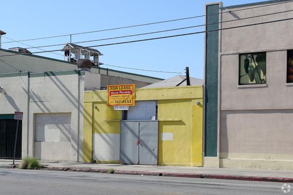 Must Be Leased With 736 Merchant St