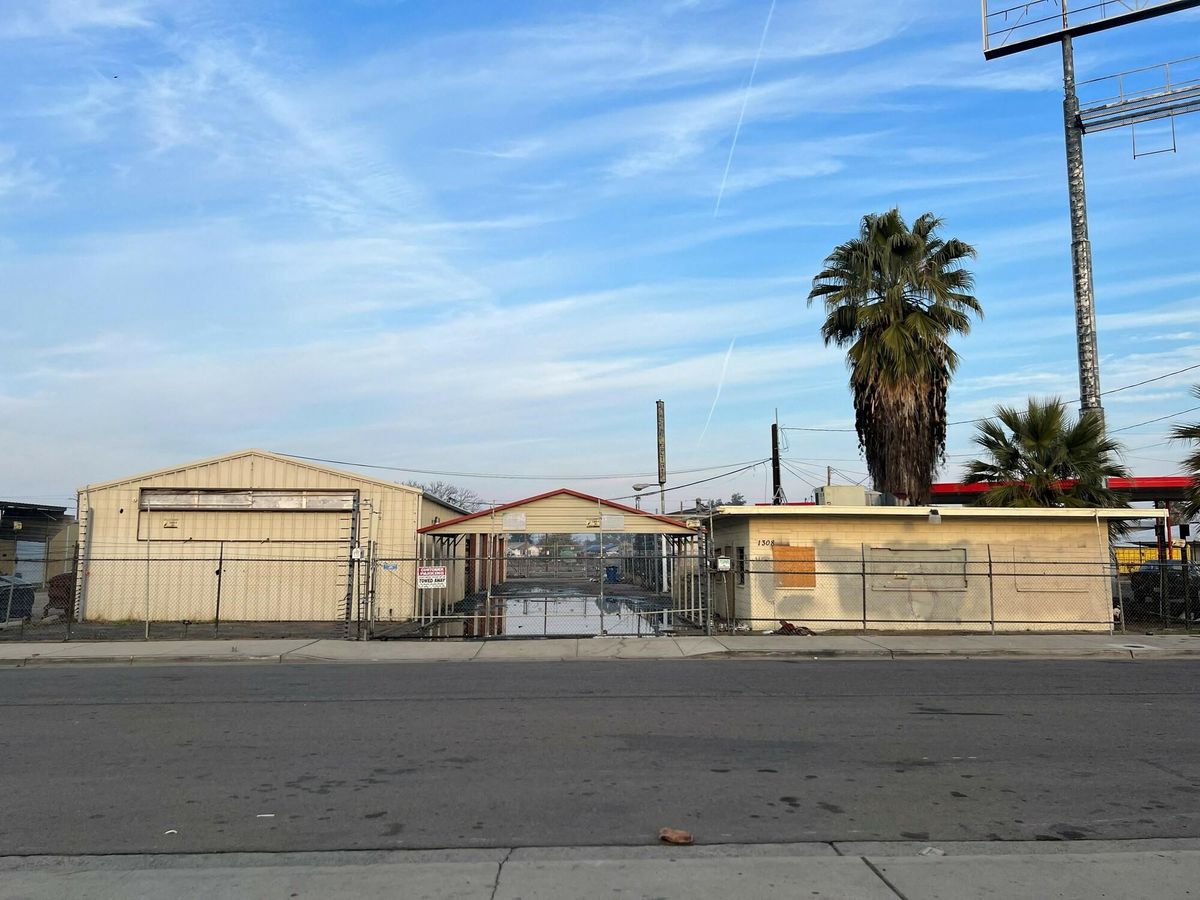 ±4,320 SF Clear Span Office/Warehouse Building in Fresno CA photo 1