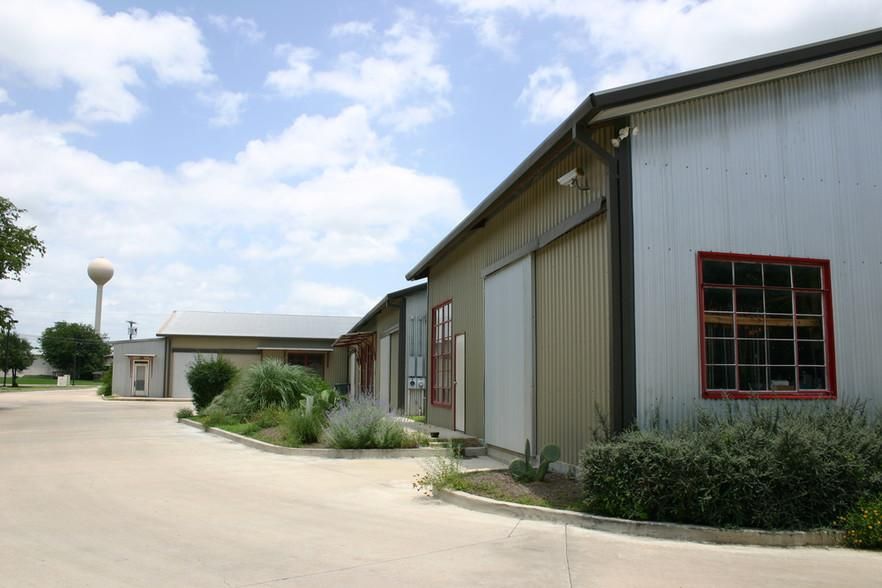 113 Salado Plaza Dr photo 2