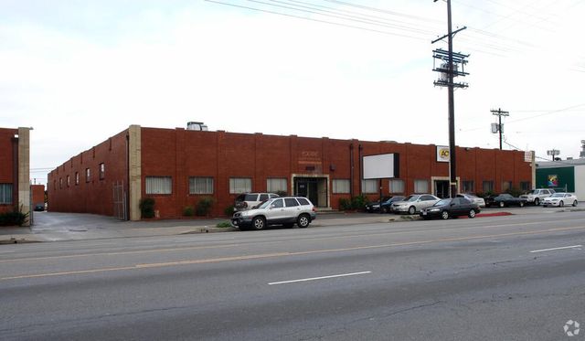 8155-8157 Lankershim Blvd