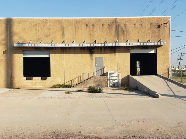 Industrial Office / Warehouse 1420 Northpark Dr photo 2
