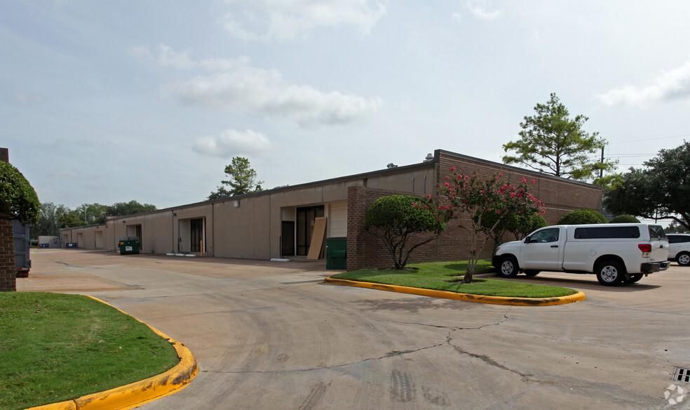 Westchase Service Center 10645 Richmond Ave photo 1