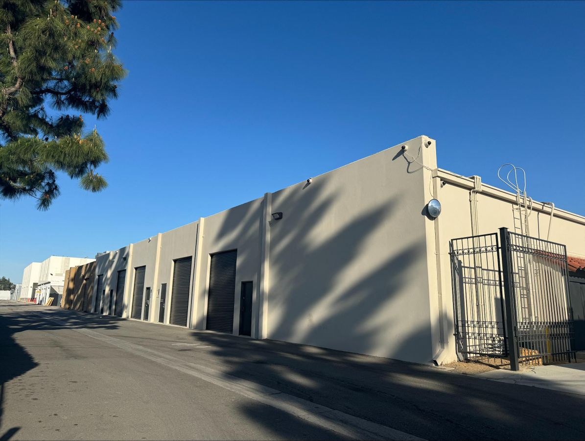 18310-18330 Oxnard Street photo 2