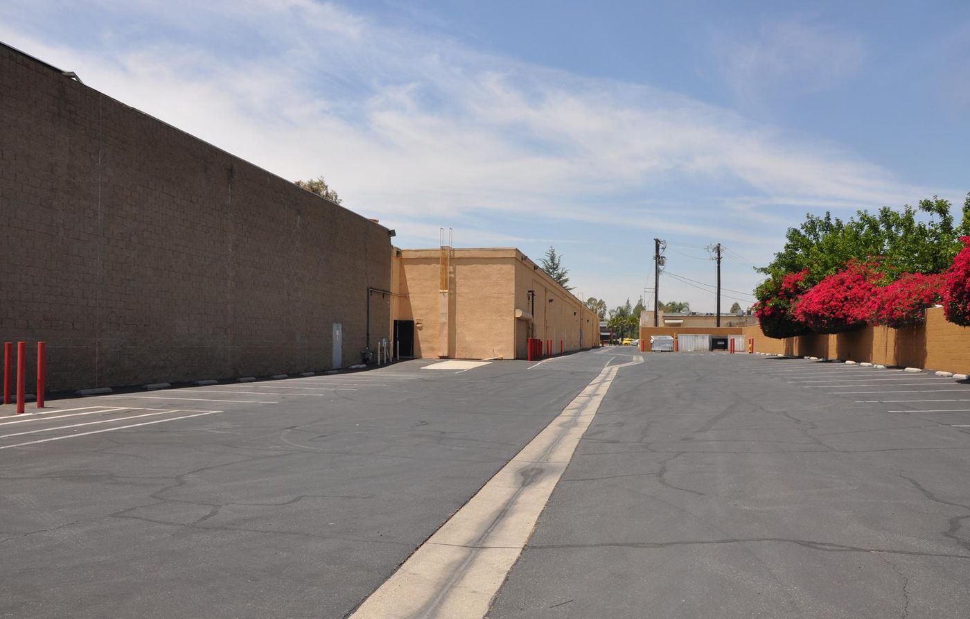 Fontana Warehouse photo 4