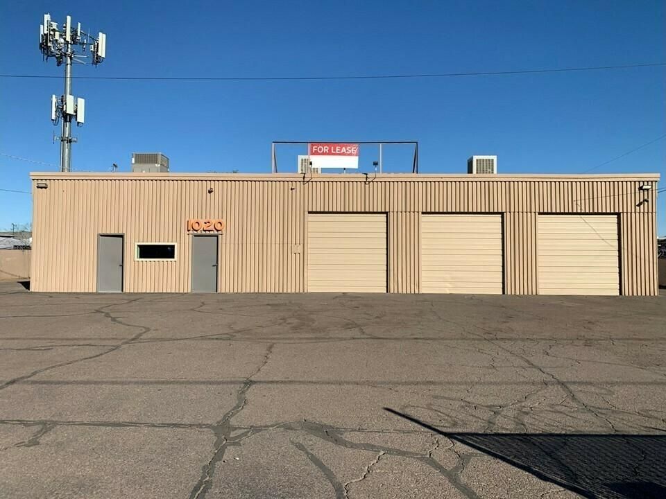 1020 E Gilbert Dr photo 4