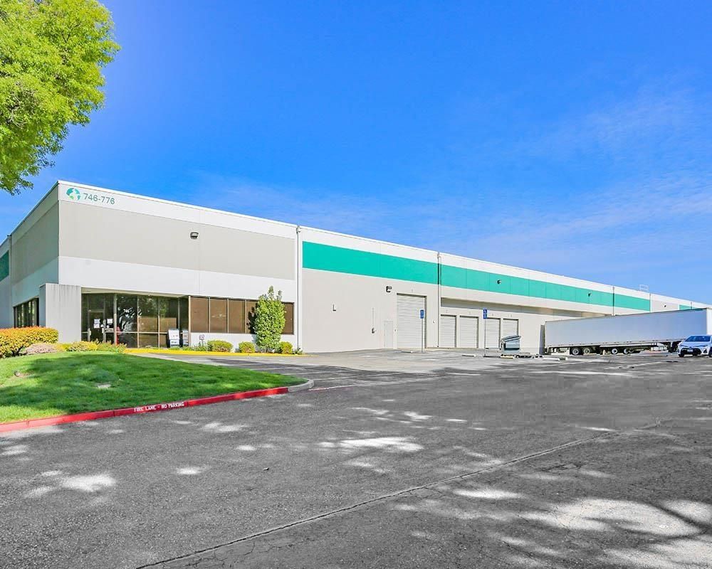 746-776 & 800-876 South Milpitas Blvd photo 3