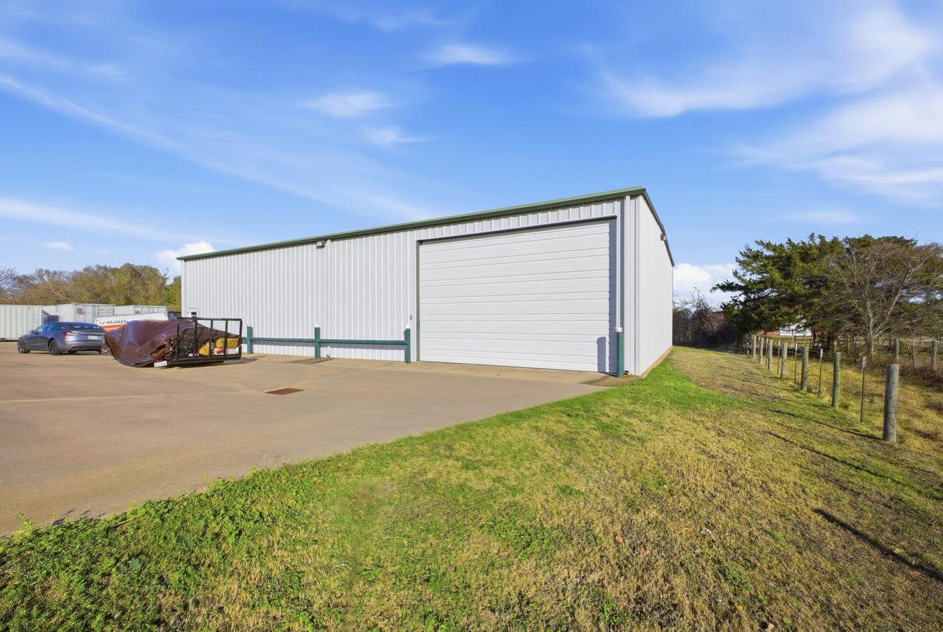 Highway 290 Office + Warehouse photo 2