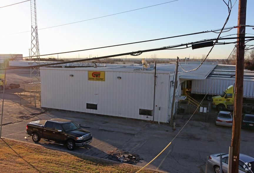 2330 E Union Bower Rd photo 4