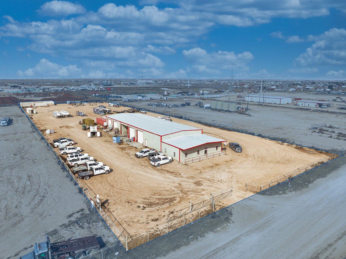 4 Drive-Through Bay Shop photo 2