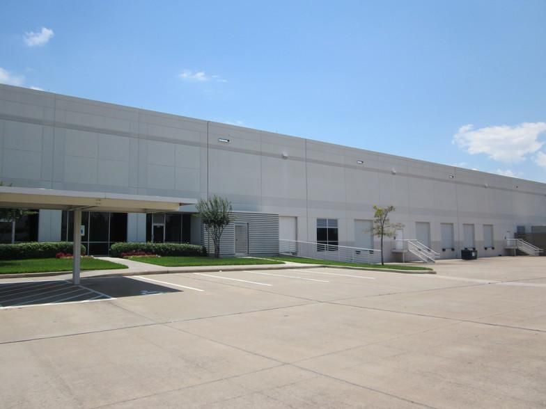 7100 Business Park Dr photo 2