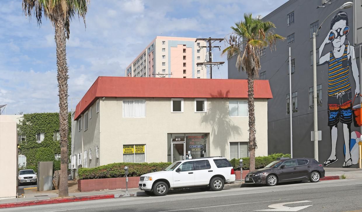 NMS 613 Wilshire photo 2