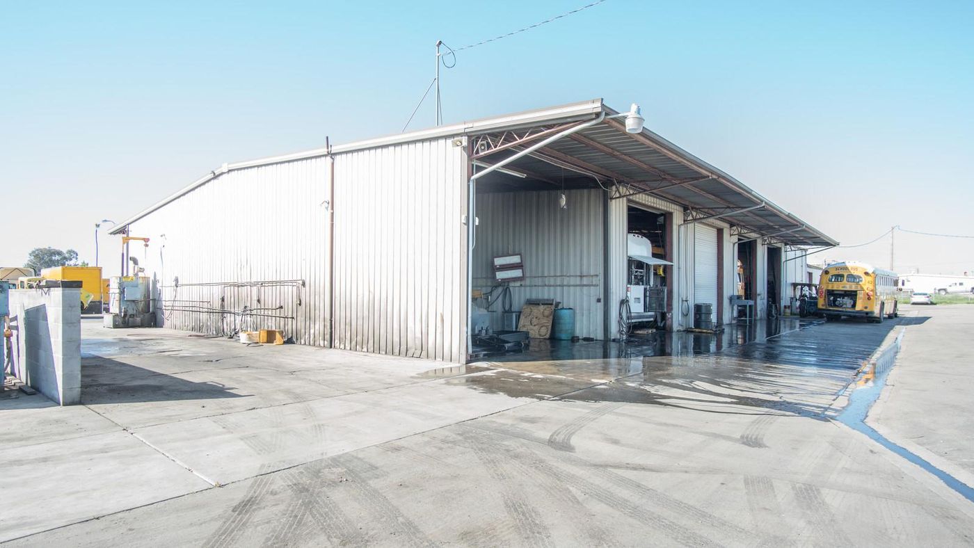 Freestanding ±11,900SF Warehouse+Land+Busines photo 3