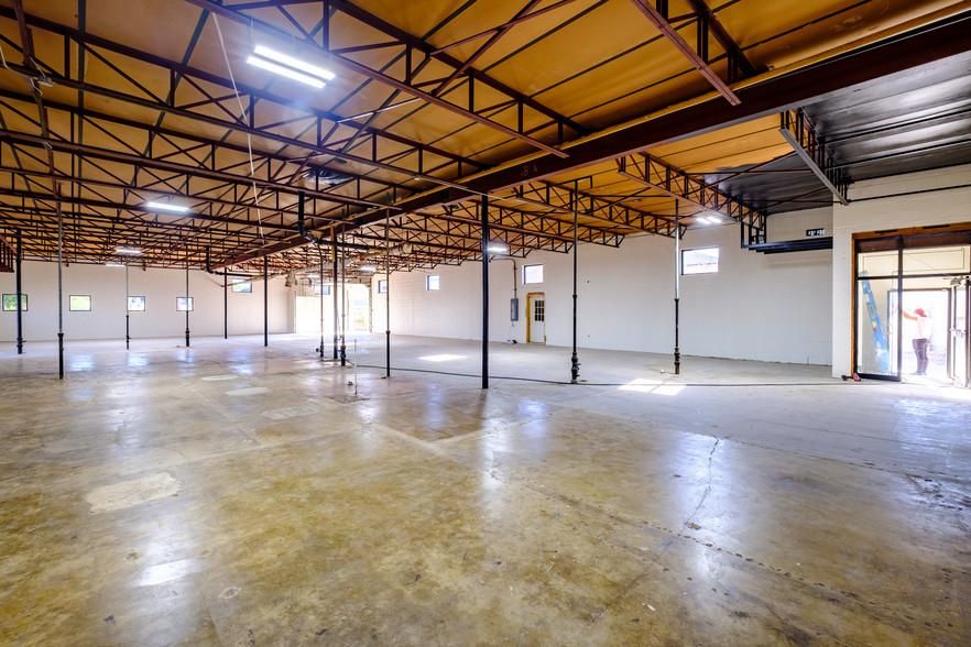 7108 Envoy Ct photo 4