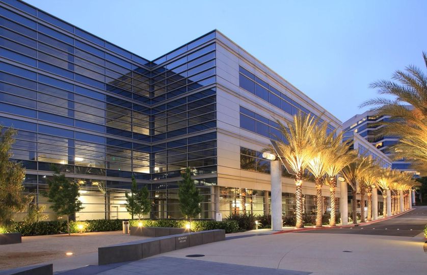 800 Corporate Pointe