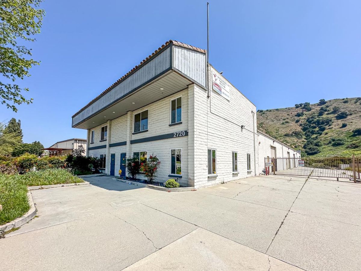 2720 Pomona blvd photo 3