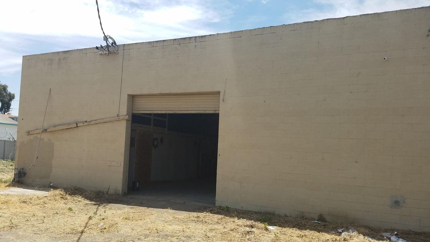 Warehouse and Small Yard For Sale photo 3