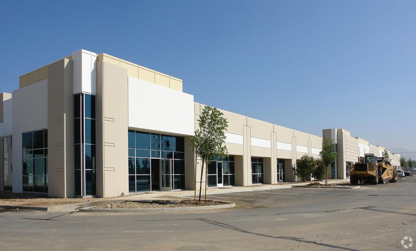 Bldg 15 photo 1