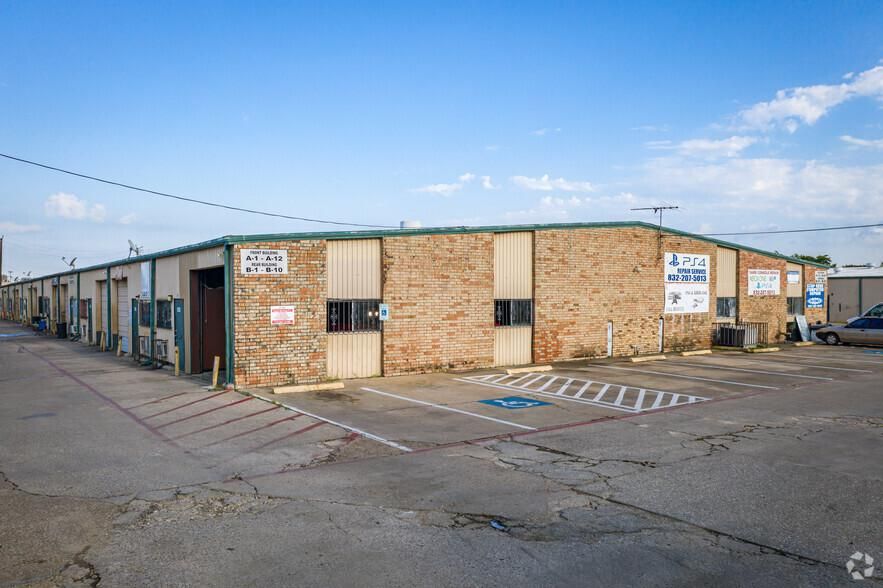 South Shaver Business Park-Mechanics Welcome 2950 S Shaver St photo 1