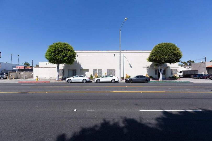 622-626 N La Brea Ave