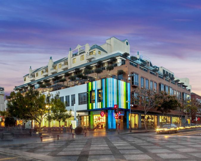The Promenade Gateway