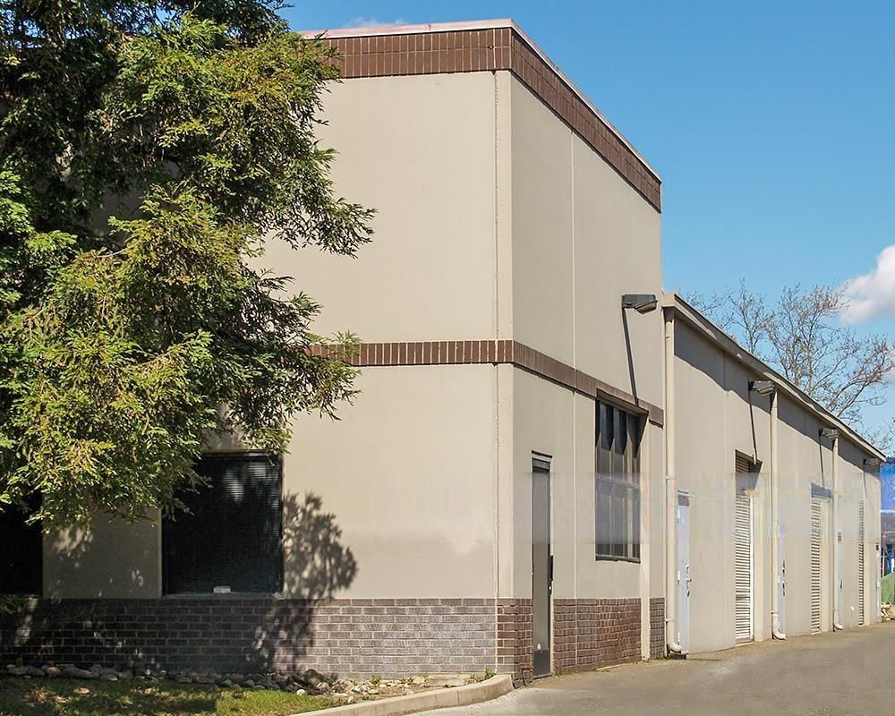 819 Striker Avenue photo 2