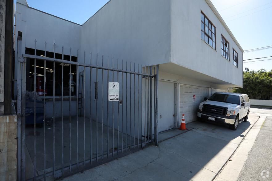 115 W Hyde Park Blvd photo 3