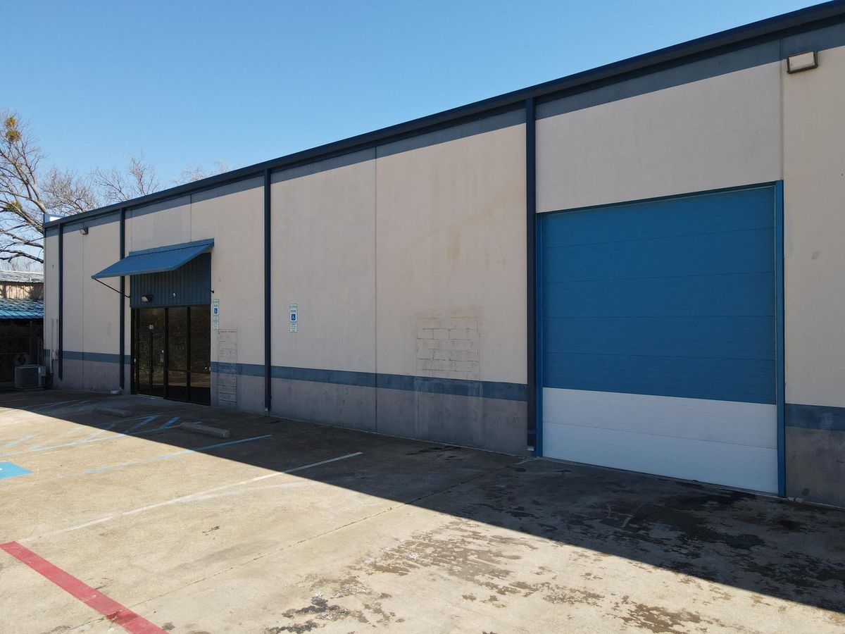 1811 Shady Oaks photo 1