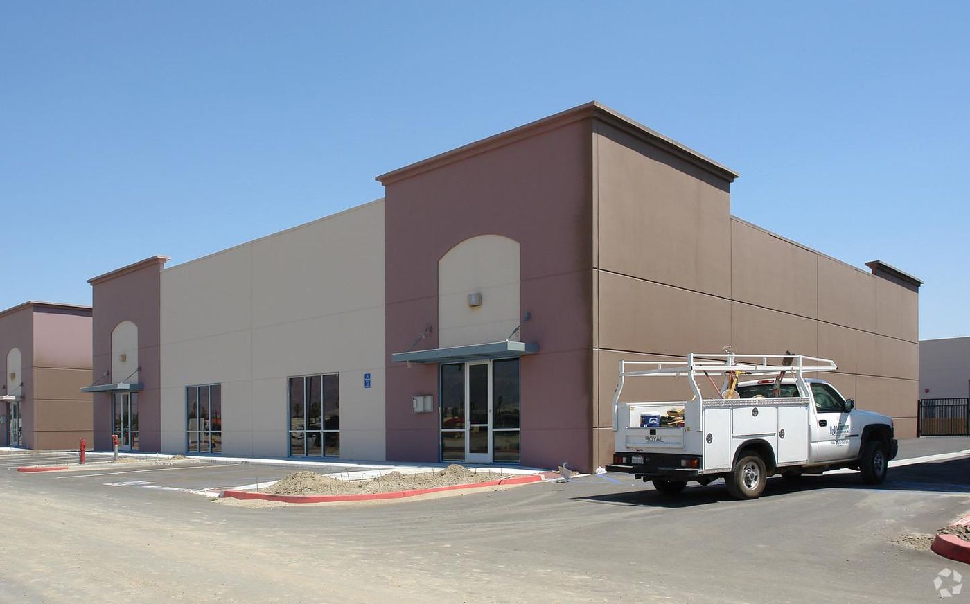 Bldg C photo 2