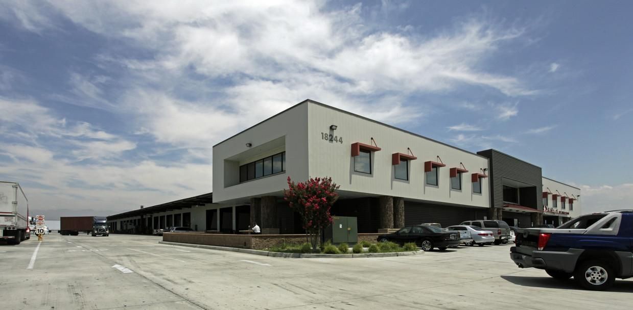 TRACTOR TRUCK REPAIR FACILITY photo 1