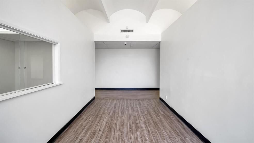 Multi-Functional Industrial Building 14208 Towne Ave photo 4