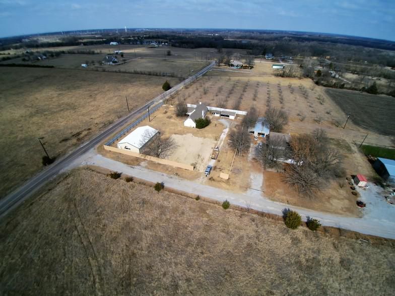 1764 Littrell Ln photo 2