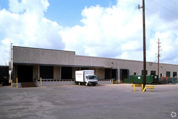 10,920 sf office/whse space w/docks for lease 5650 Guhn Rd