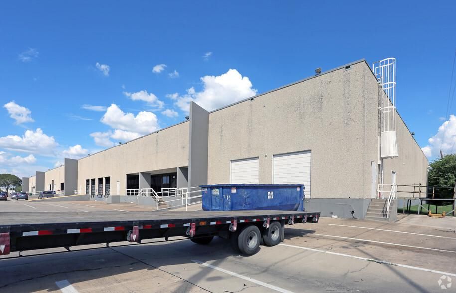 Bldg D 10790-10804 N Stemmons Fwy photo 4