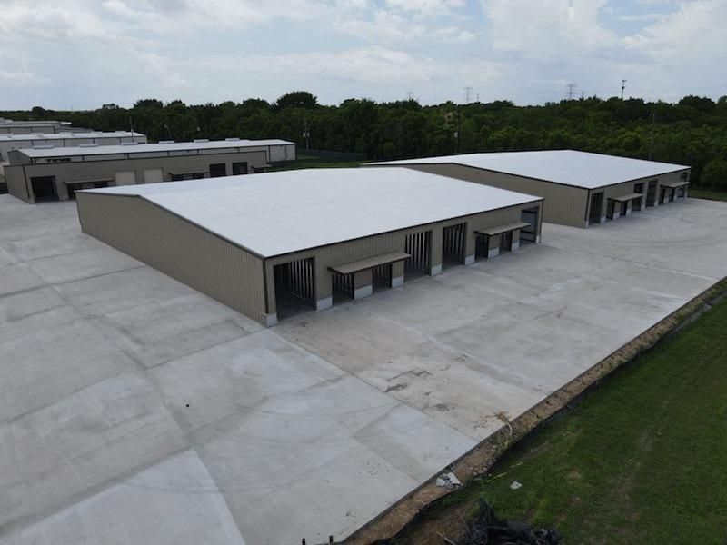 Industrial property in Rosharon, TX photo 1