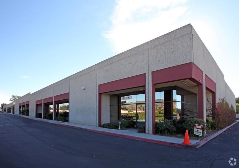 E thru J 949 N Cataract Ave photo 1