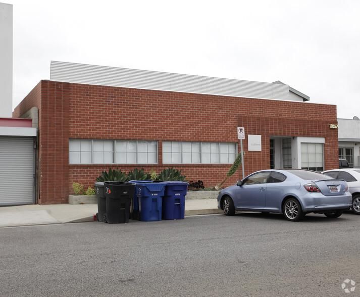 1657 Euclid St photo 1