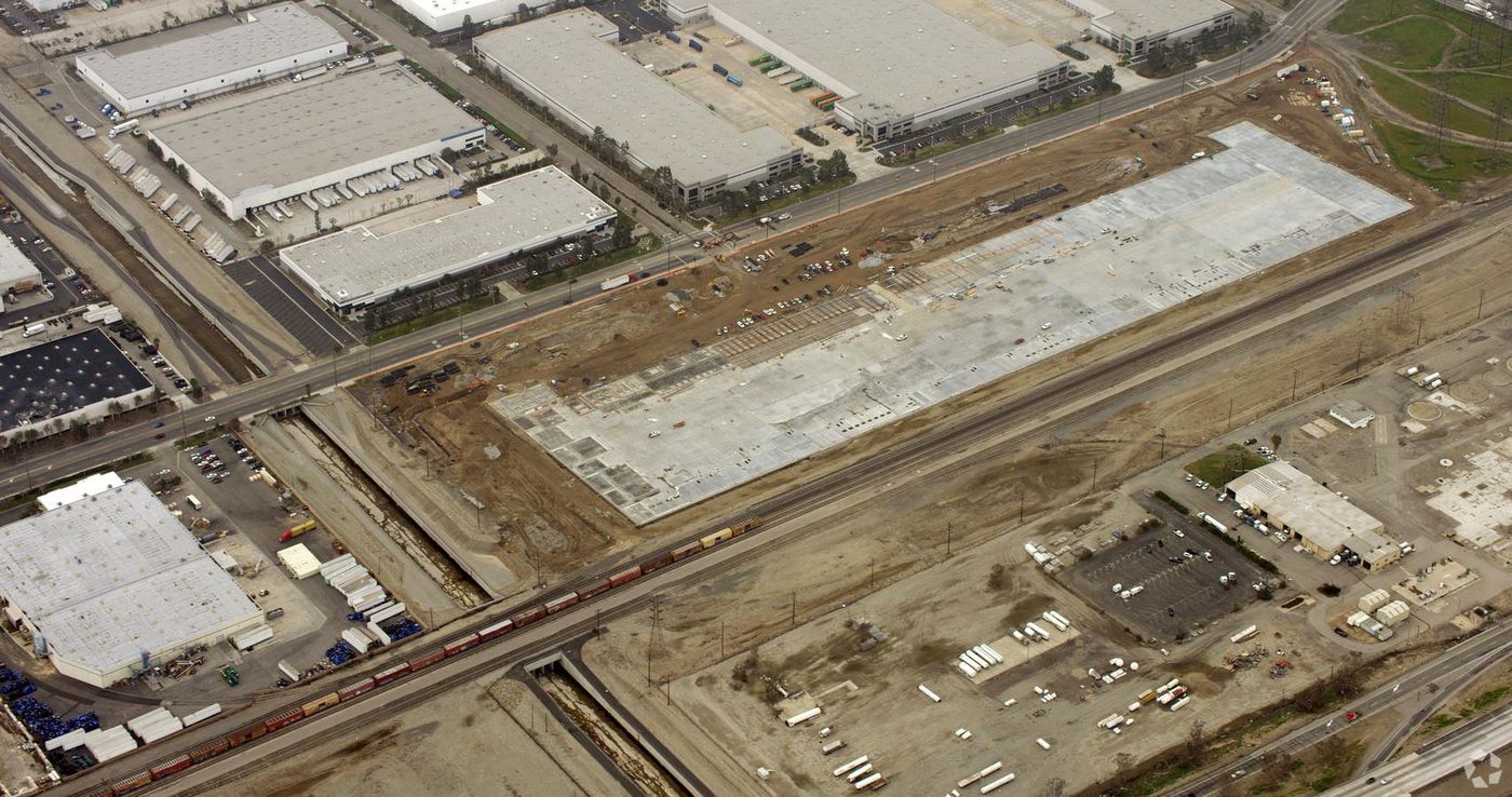 Slover Commerce Center photo 3