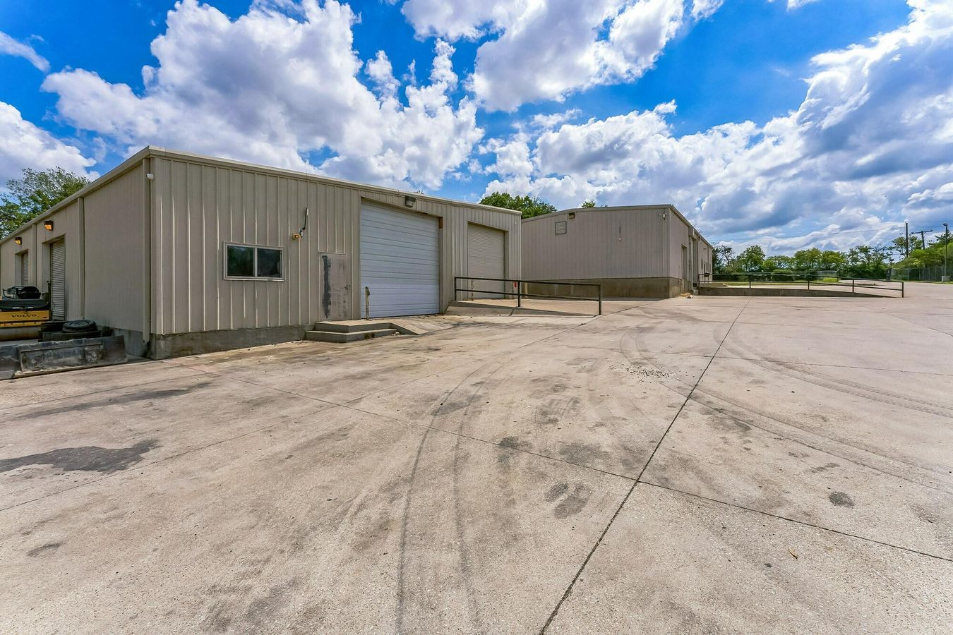 1329 E Wheatland Rd photo 3