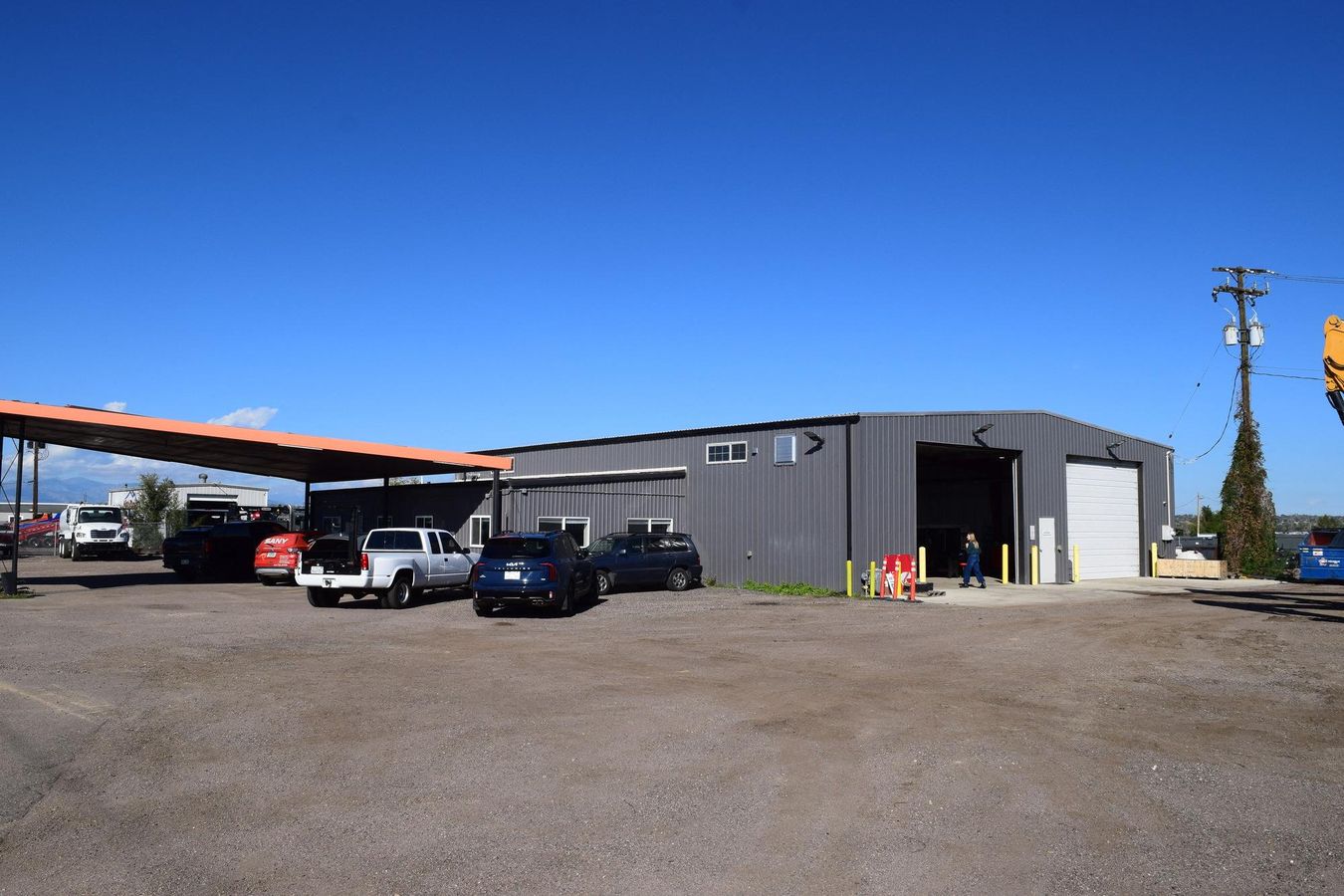 5,571 SF warehouse building on 55,000 SF lot photo 1