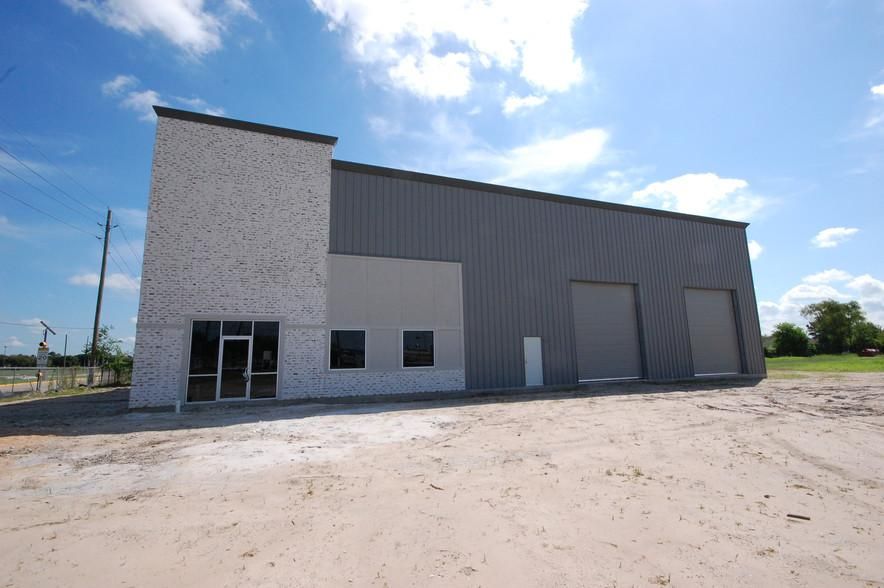 Building 1 - 12,000sqft 1511 FM 1960 photo 2