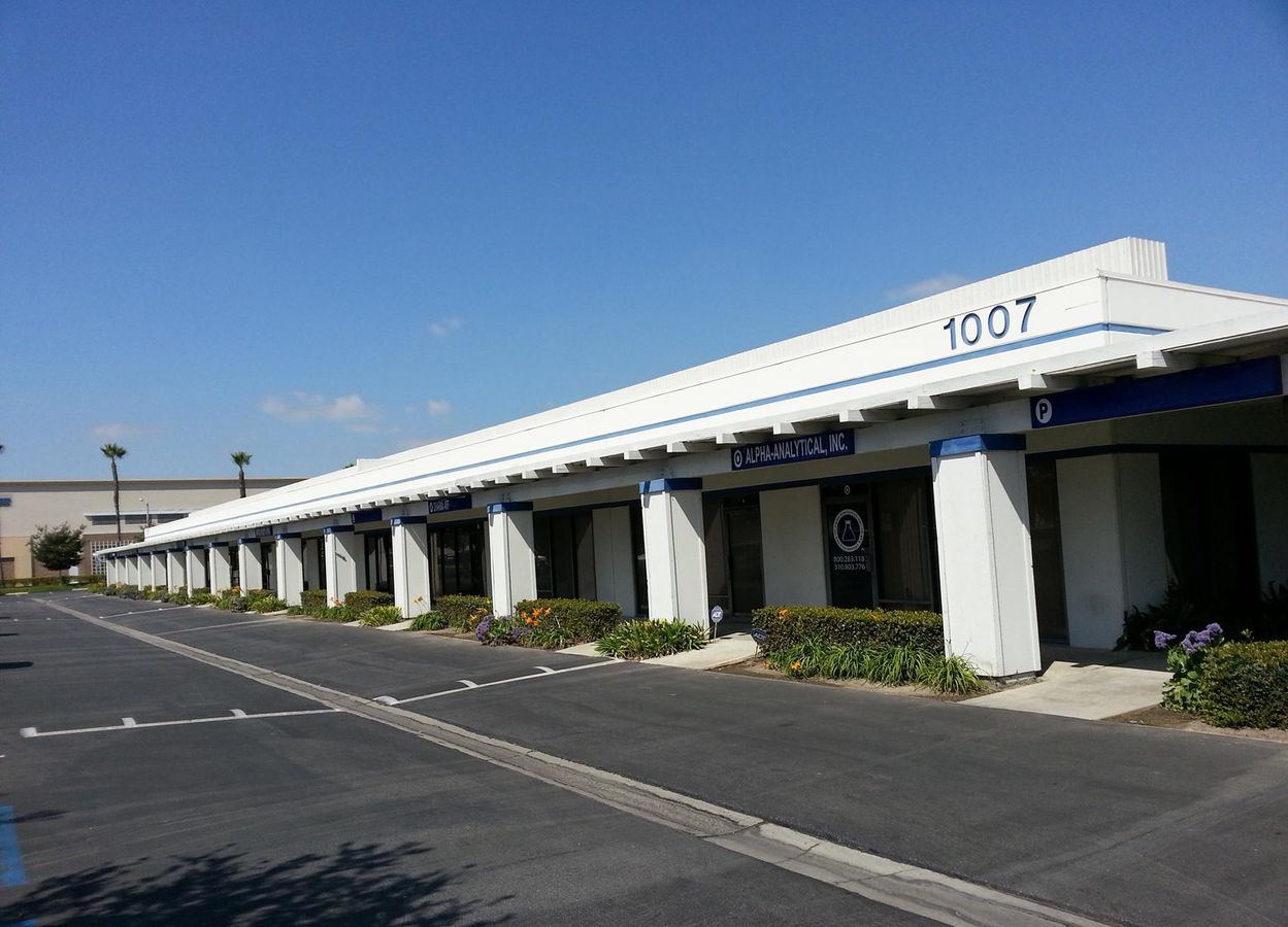 Small Office/Warehouse with Retail Potential! photo 2